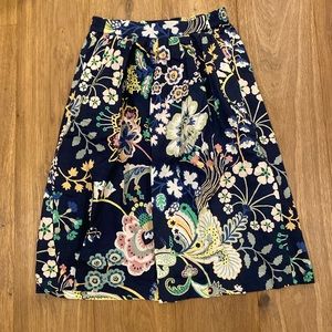 MIDI skirt with floral print with stretchy waist band never worn with no tags